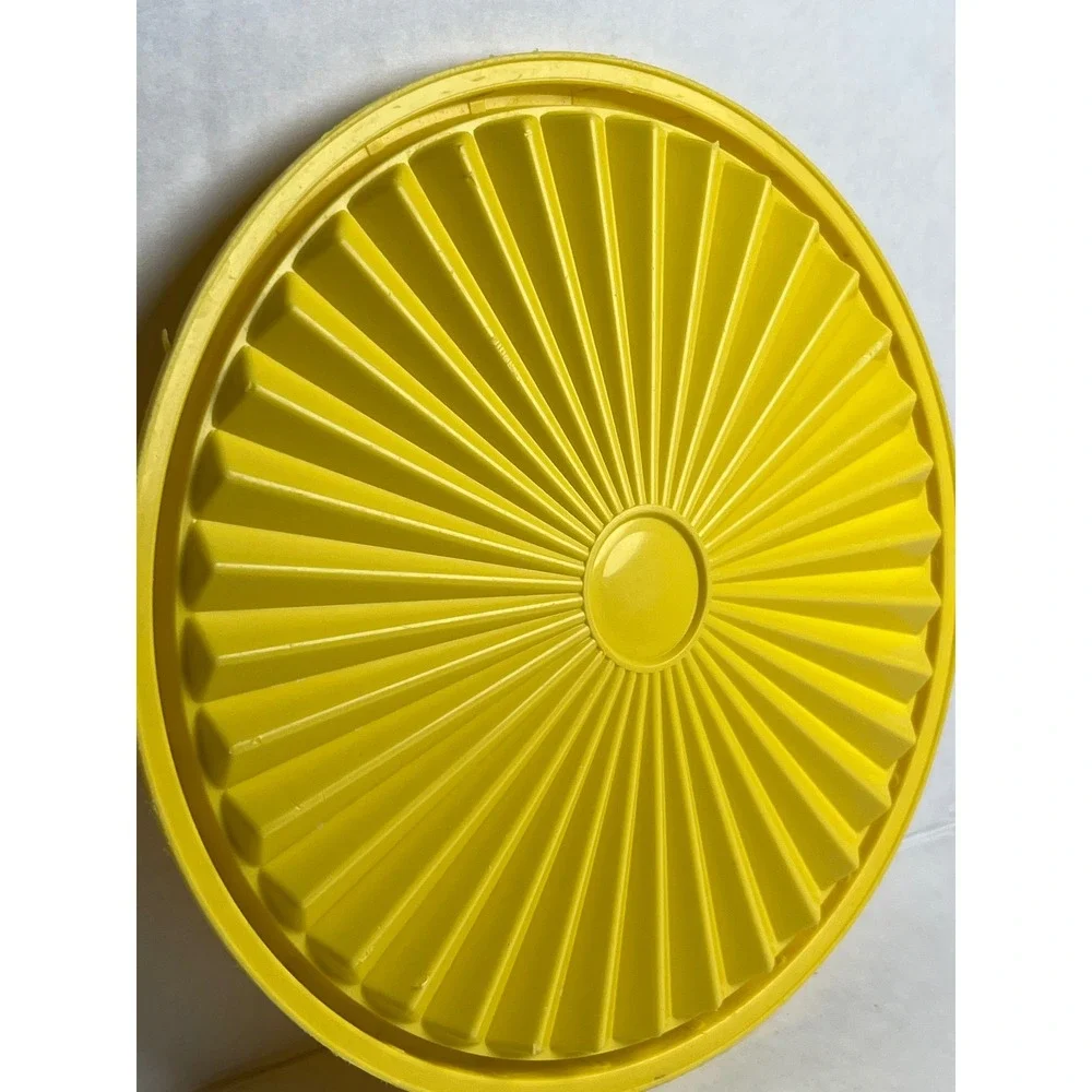 Tupperware Vintage Yellow Sunburst Lid Replacement 808-42 Accordion Pleated 6.5